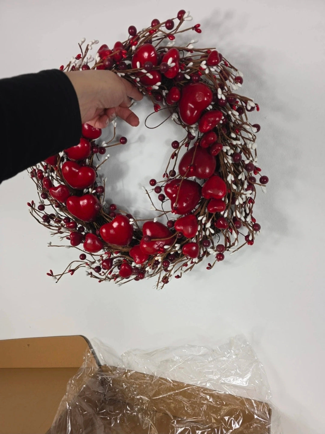 18-inch Wreath Handmade Red Heart Berry Wreath