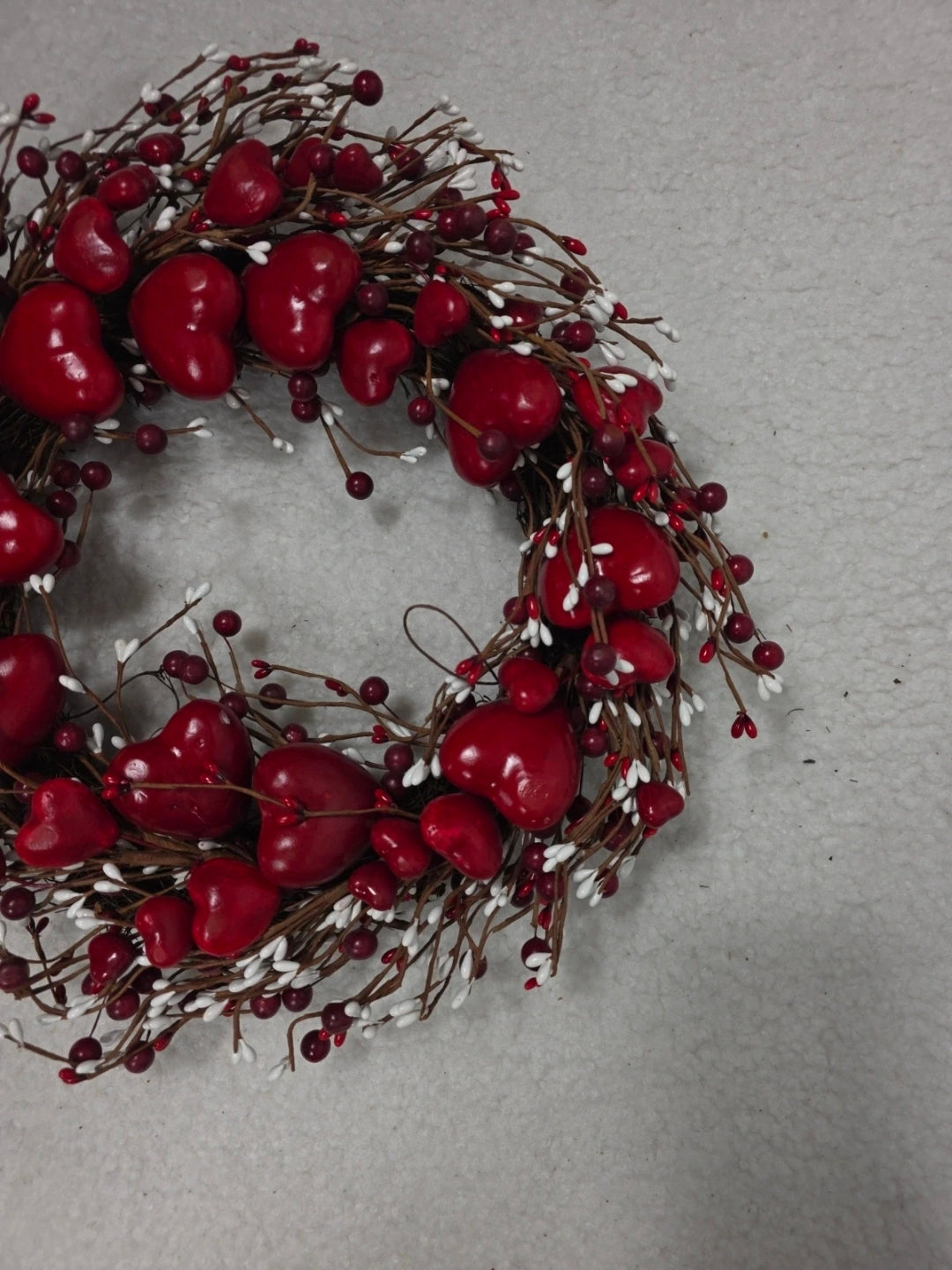 18-inch Wreath Handmade Red Heart Berry Wreath