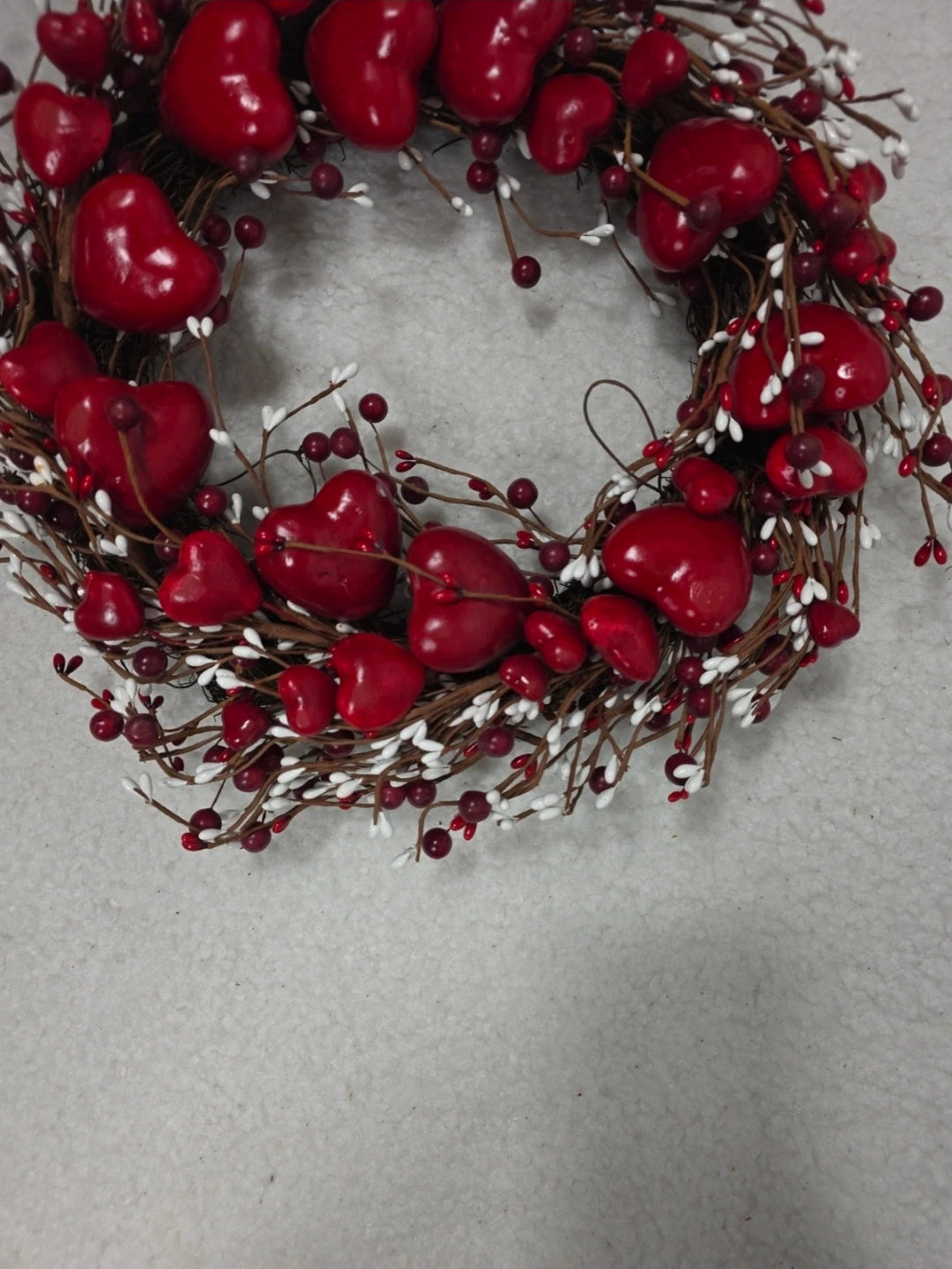18-inch Wreath Handmade Red Heart Berry Wreath